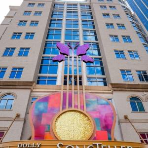 Dolly Parton's SONGTELLER HOTEL to Open Alongside New Nashville Museum Photo
