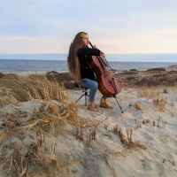 VIDEO: Young Teen in New Jersey Plays Ukrainian National Anthem On Cello On Beach To  Photo