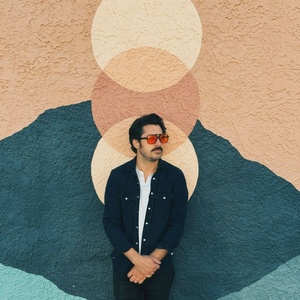 Jordan Caiola of Mo Lowda to Perform Solo at Club Passim in May Photo