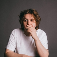 Lewis Capaldi to Perform At Pandora's Ashley HomeStore Presents Celebrate The Magic o Photo