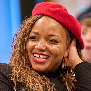 Listen: GUYS & DOLLS Star Marisha Wallace Releases Christmas Single 'Little House in…