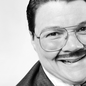 Murray Hill Presides Over The BLESSING OF THE DRAG ARTISTS Video