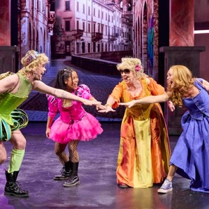 Review: & JULIET at Cirkus Photo