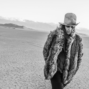 Linda Perry Documentary LET IT DIE HERE Sets May Theatrical Release Photo