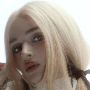 Poppy Releases Electric New Single 'Hard' Photo