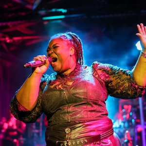 Review: LEATHER AND LACE at Shadowbox Live Photo