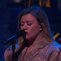 VIDEO: Kelly Clarkson Covers 'Cold' by Annie Lennox Photo