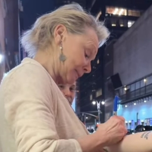 Video: Jean Smart Signs As Deborah Vance for Fan Tattoo at CALL ME IZZY Stage Door Photo
