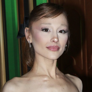 WICKED's Ariana Grande and Jonathan Bailey in Talks to Lead SUNDAY IN THE PARK WITH G Photo