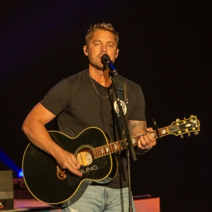 Review: BRETT YOUNG at Mystic Lake Showroom Photo