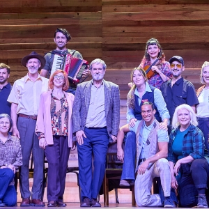 PHOTOS: COME FROM AWAY se presenta en el Teatro Marquina de Madrid Photo