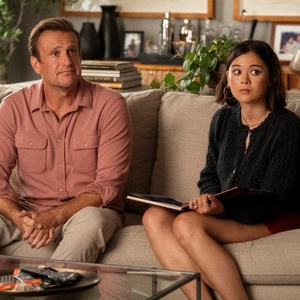 Video: Jason Segel Returns in Sneak Peek Clip From SHRINKING Season 3 Premiere