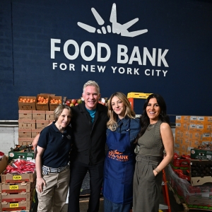 Abby Elliot of THE BEAR Visited Food Bank For New York Citys Bronx Wearhouse Photo