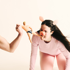 EDINBURGH 2026: Review: TWO LITTLE PIGS, Pleasance Courtyard