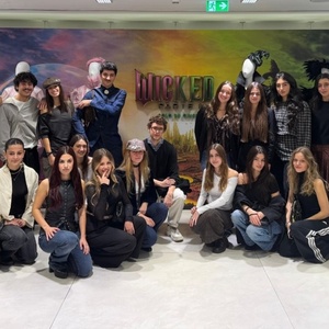 WICKED: PARTE II traspasa pantallas y llega a la moda con colaboraciones inéditas