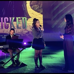 WATCH: Anabel Garc&iacute;a y Mirela Cabero interpretan &ldquo;For Good&rdquo; en directo Photo