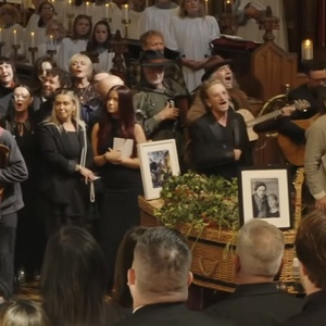 Video: Music Icons and Friends of Glen Hansard Sing Tributes at Dublin Funeral Photo