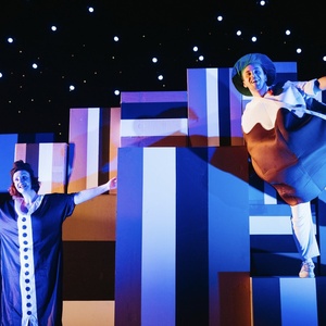 Review: A CHRISTMAS CAROL, Platform Photo