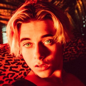 Gavin Magnus Releases Debut EP 'Blurry Eyes'