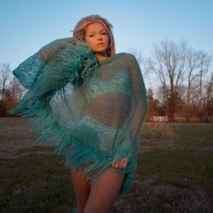 Carter Faith Shares New Song 'Blue Bird' Featuring Alison Krauss Photo
