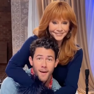 Video: Reba McEntire & Nick Jonas Recreate Broadway Throwback Photo Video