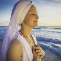 Sacred Music Star Snatam Kaur Releases New Album 'NIRANKAAR'