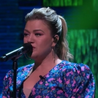 VIDEO: Kelly Clarkson Covers 'Maybe It Was Memphis' Photo