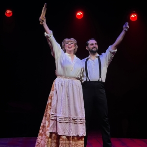 Review: SWEENEY TODD at Derby Dinner Playhouse Photo