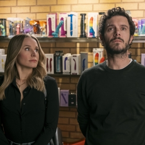 Video: Kristen Bell & Adam Brody in Netflix's NOBODY WANTS THIS Trailer Photo