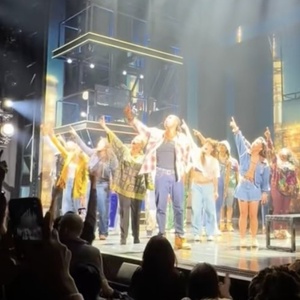 Video: Watch HELLS KITCHENs Final Broadway Curtain Call Photo