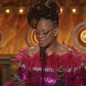 Video: Kecia Lewis Accepts Tony Award For HELLS KITCHEN Photo