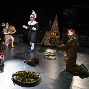 Review: THE THANKSGIVING PLAY at Steppenwolf Theatre Company Video