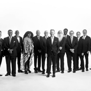 Lyle Lovett Confirms Extensive Summer Tour With His Large Band Photo