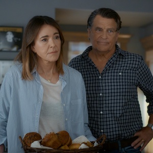 Video: Liz and Derek Seek Jimmys Help in SHRINKING Season 3 Sneak Peek Clip Photo