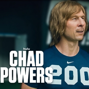 Video: Hulus CHAD POWERS Releases Official Teaser Featuring Glen Powell Photo