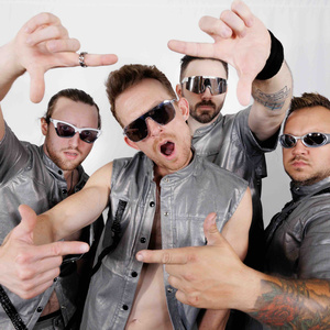 FOOL HOUSE Brings 90's Nostalgia to The District in Sioux Falls Photo