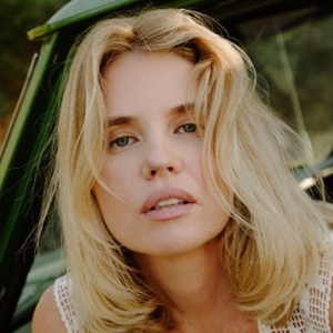 Kayslee Don Collins (Daisy Jones & The Six) Shares Her Heartbreaker Of A New Single ' Photo
