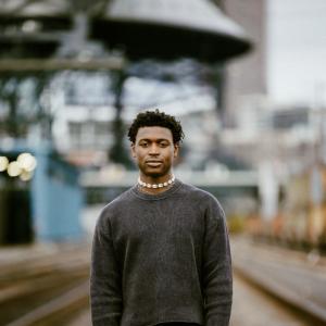 Mon Rovîa Releases 'Jester in the Bowl,' Joins Noah Kahan Winter Tour Photo