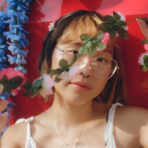 Korean-American Alt-Pop Artist Babebee Shares 'COME WITH ME' Video