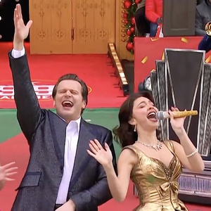 Video: Jonathan Groff & JUST IN TIME Cast Performs Medley at the Macy's Thanksgiving Day Parade