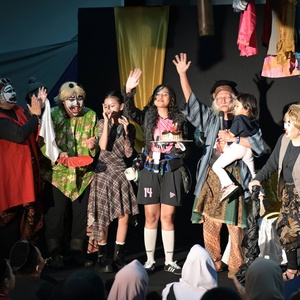 Review: MENCARI GURU BANGSA as an Experiment in Life and Theater Photo