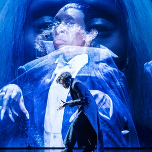 Cynthia Erivo Stops DRACULA Mid-Show After Spotting Audience Member Filming