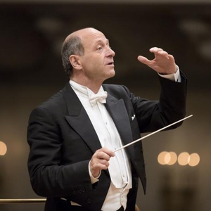 Review: IVAN FISHER AND THE BUDAPEST FESTIVAL ORCHESTRA at Carnegie Hall Photo