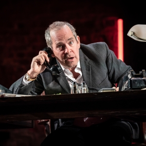 Tom Hollander Reveals Fear of Russian Threats While Performing in PATRIOTS Photo