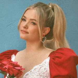 Hailey Whitters Releases New Song 'Tie'r Down' from 'I'm In Love EP' Photo