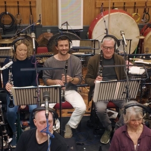 Video: Jonathan Bailey Plays the Clarinet for JURASSIC WORLD REBIRTH Soundtrack Video