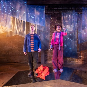 Review: THIS LITTLE EARTH, Arcola Theatre Photo