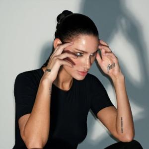 Photos: Niia Releases V (GOTH JAZZ EDITION) Deluxe Album Now Photo
