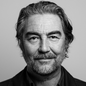 Nathaniel Parker, Simon Chandler and Gyuri Sarossy Lead Cast for UK Première of O Photo