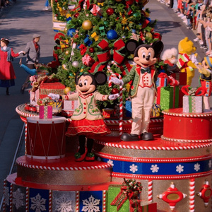 Video: Watch the Full DISNEY PARKS MAGICAL CHRISTMAS DAY PARADE Feat. Nicole Scherzinger - Broadway Theater Video
